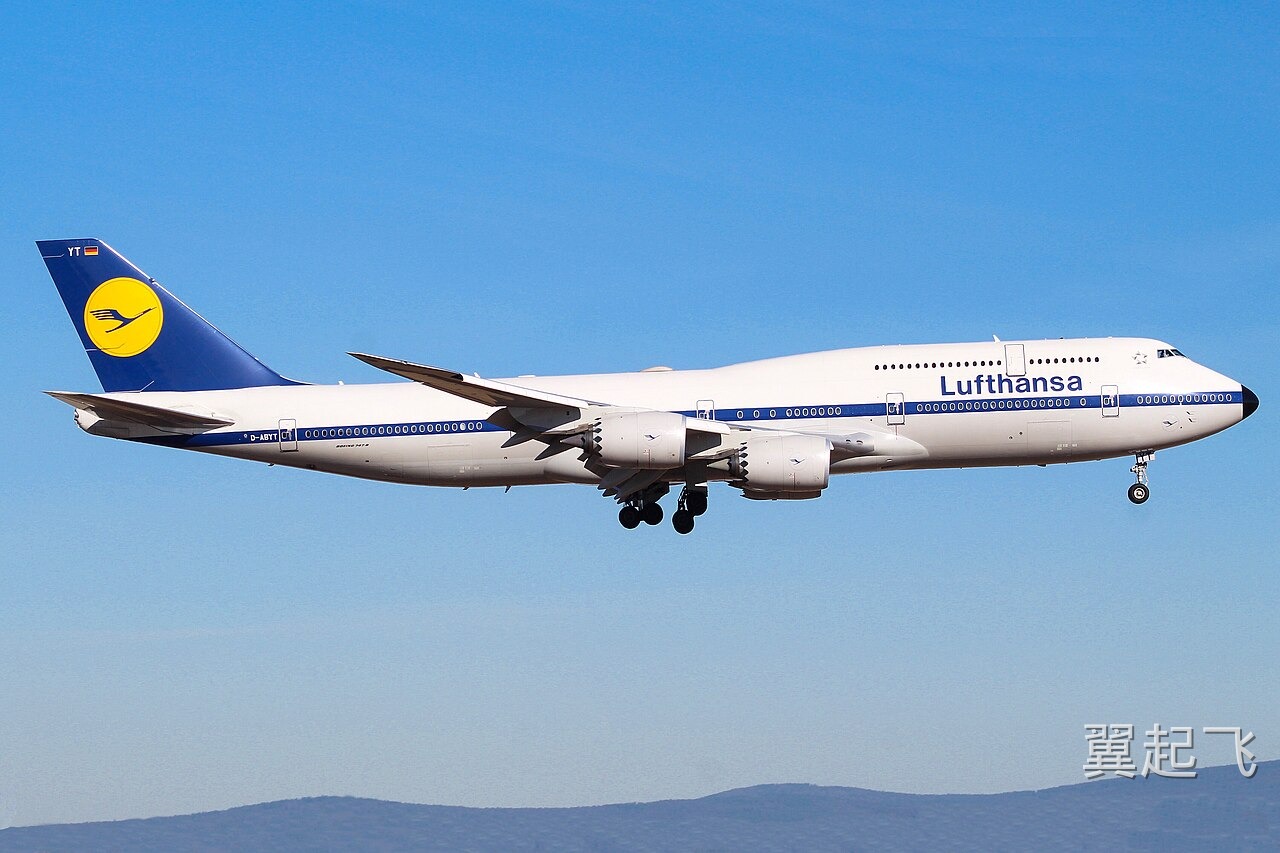 波音747-8